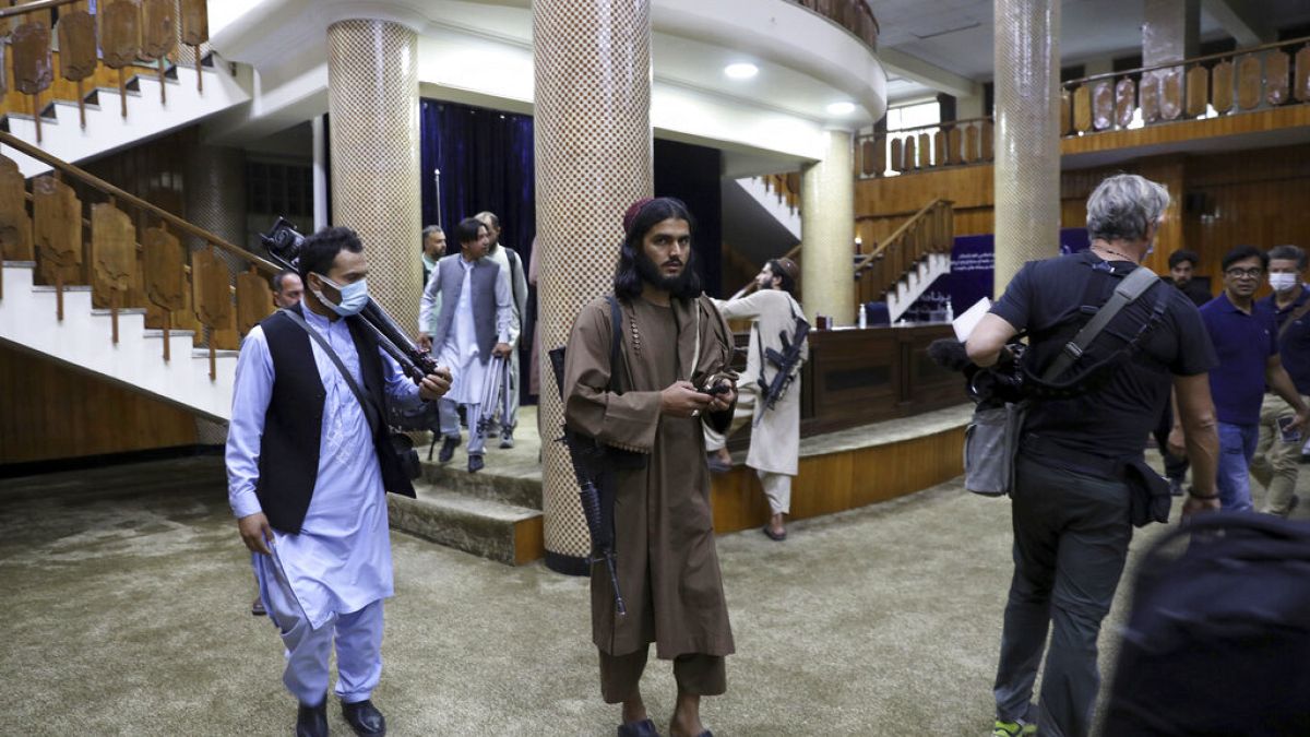 Tálibok a kabuli parlamentben
