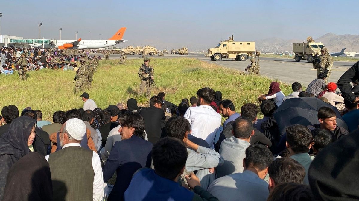 هجوم شهروندان افغان به فرودگاه کابل برای خروج از کشورشان
