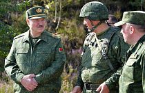 الکساندر لوکاشنکو، رئیس جمهوری بلاروس در حال صحبت با فرماندهان ارتش