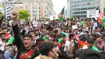 Grupo de afganos se manifestan frente a la Comisión Europea, Bruselas, Bélgica.