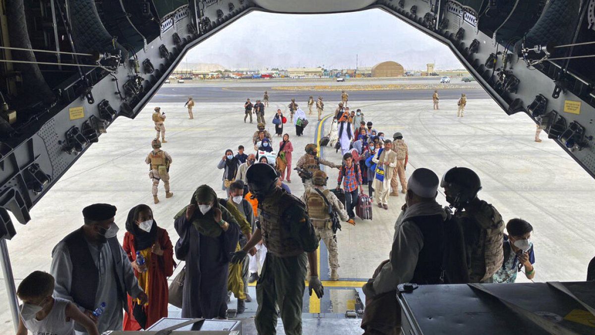 Parte del plan de evacuación en el aeropuerto de Kabul en Afganistán, el miércoles 18 de agosto de 2021.