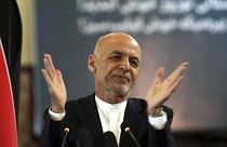 Réfugié aux Emirats arabes unis, l'ex président Ghani veut encore jouer un rôle