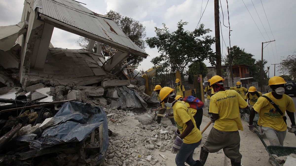 خسائر الزلزال المدمر في بورت أو برنس في هايتي. 