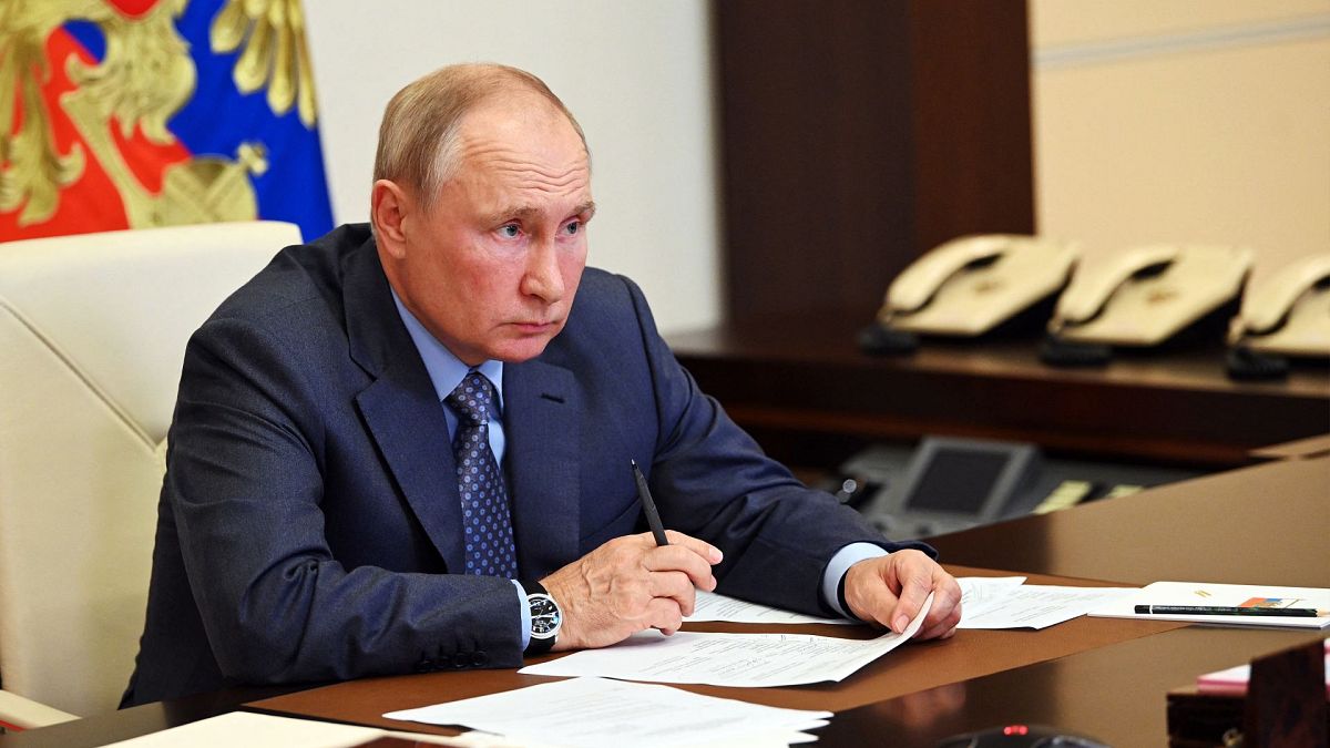 يعقد الرئيس الروسي فلاديمير بوتين اجتماعا في نوفو أوغاريوفو لمناقشة تدابير مكافحة الفيضانات وحرائق الغابات، روسيا، 14 أغسطس 2021