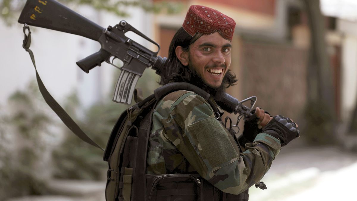 Боец "Талибана" в Кабуле.