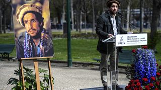 Ahmad Massoud, Sohn des getöteten afghanischen Befehlshabers Ahmad Shah Massoud, hält eine Rede neben einem Porträt seines Vaters