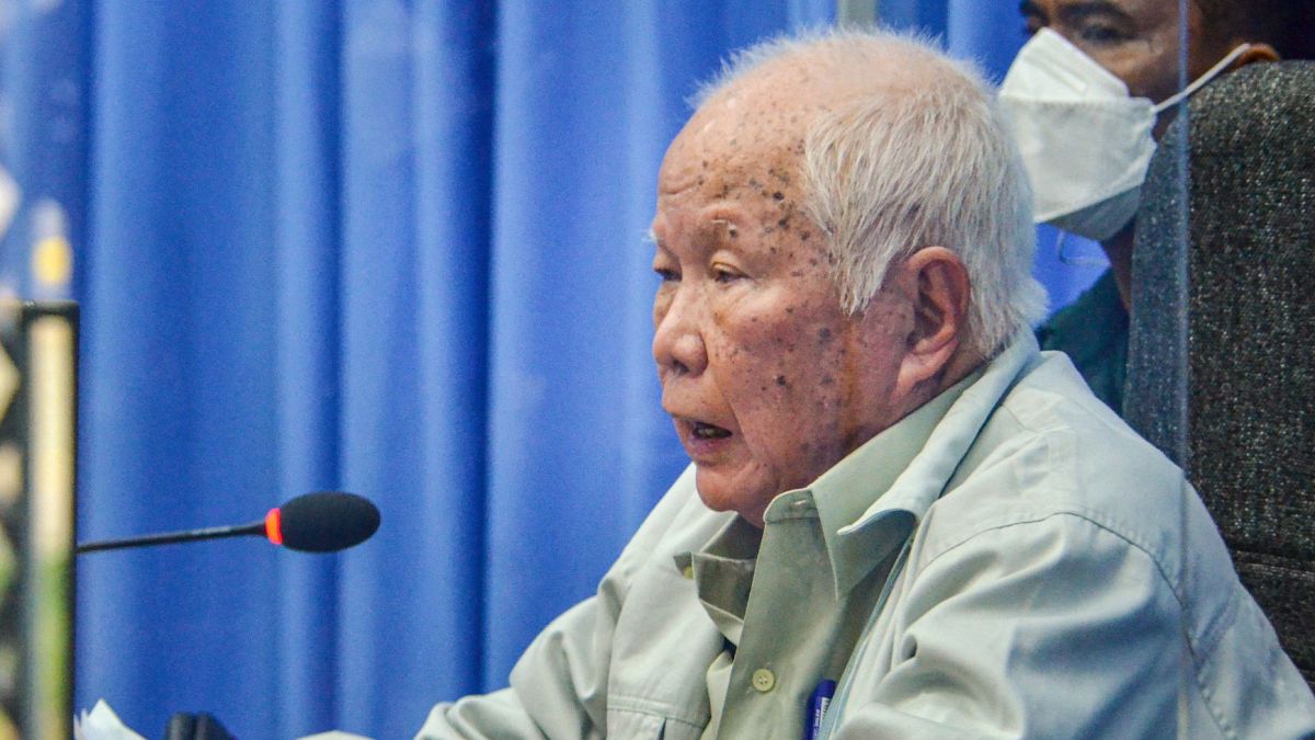 Kızıl Kmerler'in hayatta kalan son yöneticisi Khieu Samphan, 2018'de ömür boyu hapis cezasına çarptırılmıştı.