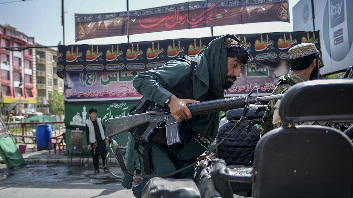 Un guerrigliero talebano a Kabul