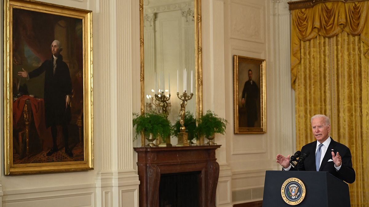 الرئيس الأمريكي جو بايدن  يلقي ملاحظات حول الوضع في أفغانستان في البيت الأبيض في 16  آب / أغسطس 2021 في واشنطن العاصمة