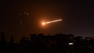 صورة نشرتها وكالة الأنباء السورية الرسمية (سانا) وتقول إن الدفاع الجوي السوري يعترض صاروخاً إسرائيلياً في سماء العاصمة السورية دمشق، 24 شباط 2020 