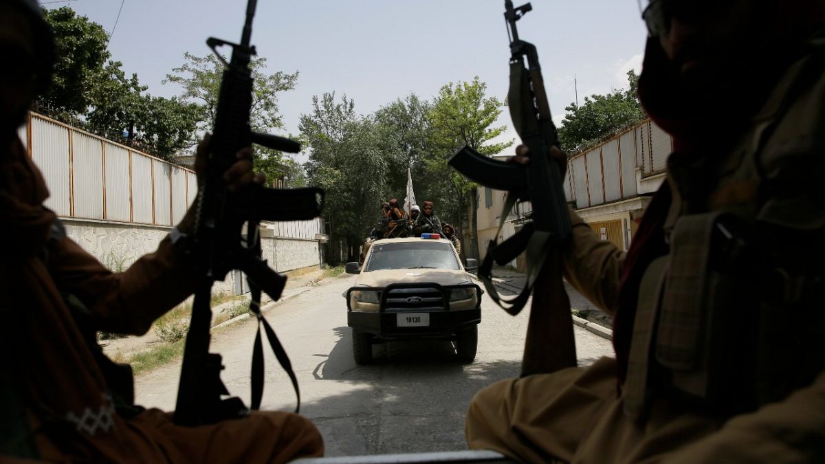 مقاتلو طالبان خلال دورية في كابول، أفغانستان.
