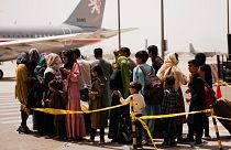 Afganistan'ın başkenti Kabil'deki havaalanından tahliyeler sürüyor 