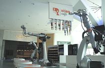 Ντουμπάι: Χρήση ρομποτικής τεχνολογίας σε καφέ, μανικιούρ και στη διανομή φαγητού