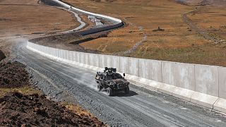 Turkey builds a wall along the Iranian border