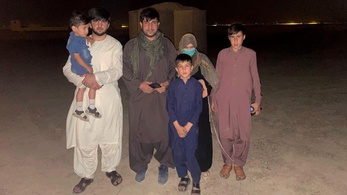 خالد به همراه همسر و چهار فرزندش توانست از دست نیروهای طالبان فرار کند