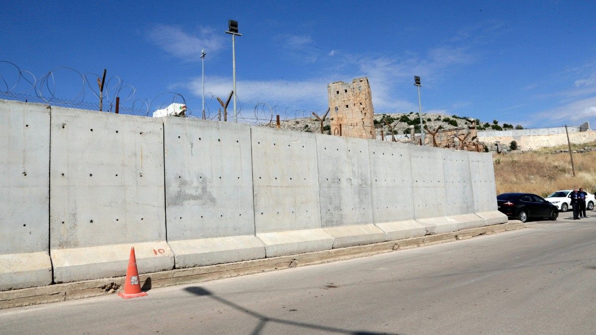 نصب دیوار در مرز ترکیه و ایران