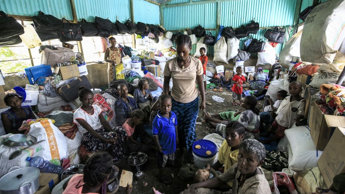  لاجئون إثيوبيون من أقلية الكومنت في مأوى مؤقت بقرية باسينجا ��ي منطقة باسوندا بمنطقة القضارف بشرق السودان- 10  آب / أغسطس  2021