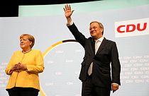 Angela Merkel junto al candidato conservador Armin Laschet en Berlín