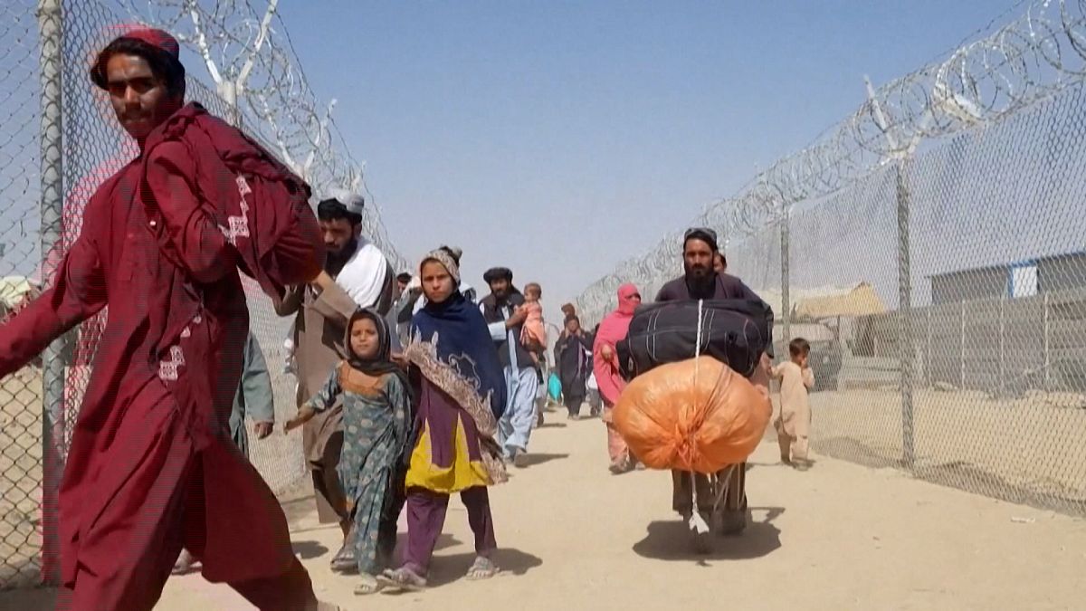 تصاویری از پناهجویان افغان که خود را به مرز پاکستان رسانده‌اند