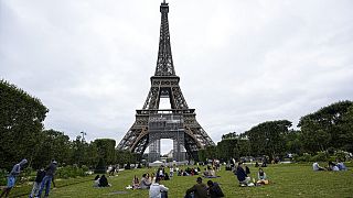بالقرب من برج إيفل في باريس، 16 حزيران /  يوليو 2021