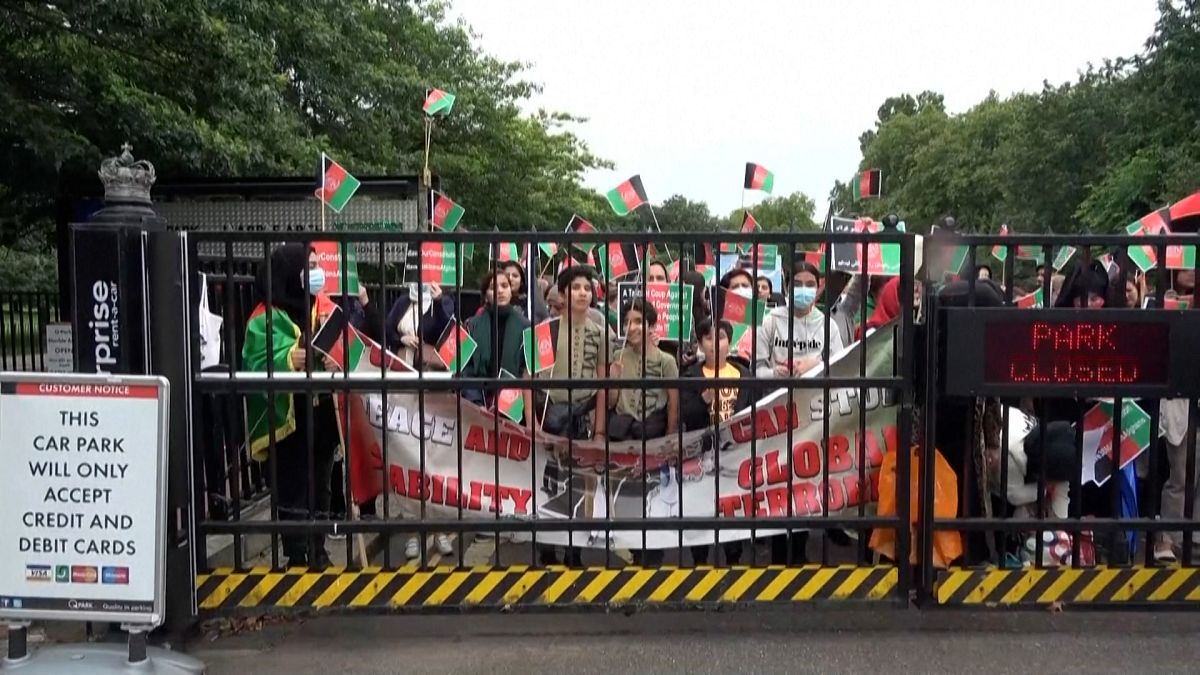 هزاران نفر با شعار «صلح در افغانستان» در لندن تظاهرات کردند