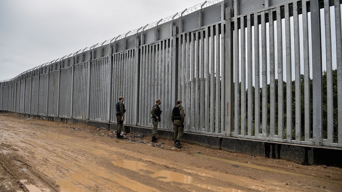 Yunanistan, Türkiye sınırına duvar ördü 