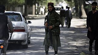 Taliban üyesi Kabil sokaklarında