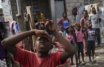 HAITÍ | El reparto informal de ayuda humanitaria provoca el caos entre familias desplazadas