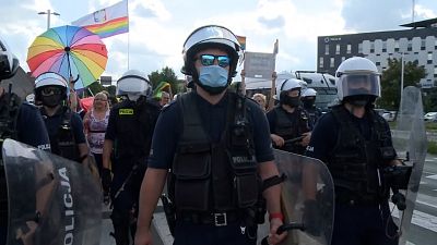 Polonya'da polis koruması altında LGBT yürüyüşü