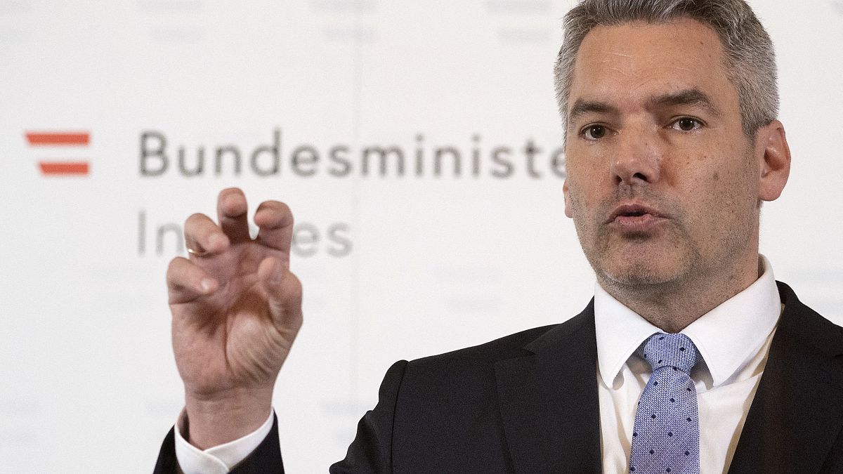Austria rechaza recibir refugiados afganos y critica abiertamente a la UE