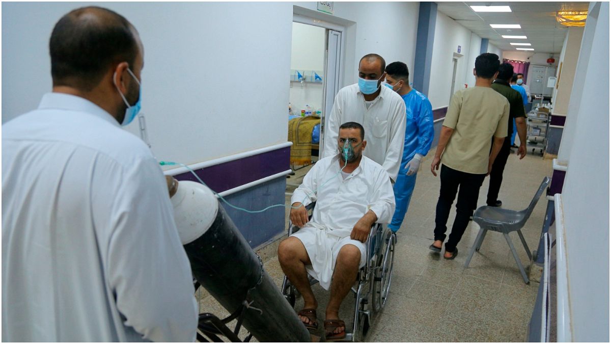 صورة لأحد الممرات داخل مستشفى النجف وسط العراق