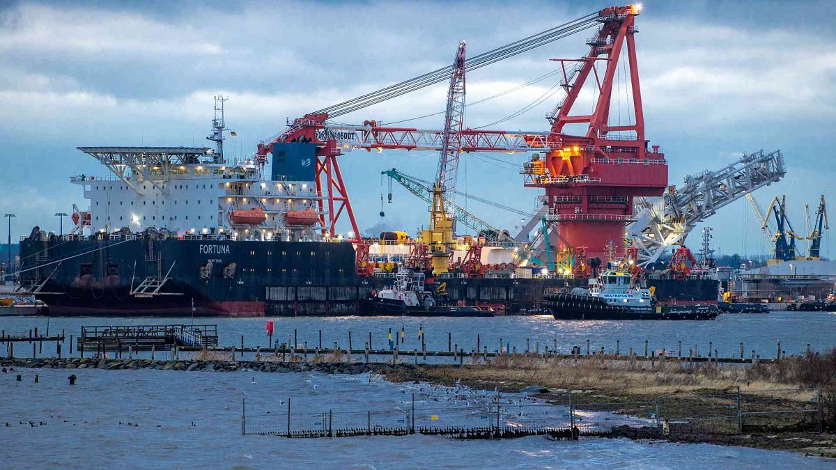 سفينة مد الأنابيب الروسية "فورتونا" في ميناء فيسمار بألمانيا، من أجل أشغال   خط أنابيب الغاز الألماني-الروسي نورد ستريم 2 في بحر البلطيق، الخميس 14 يناير 2021.