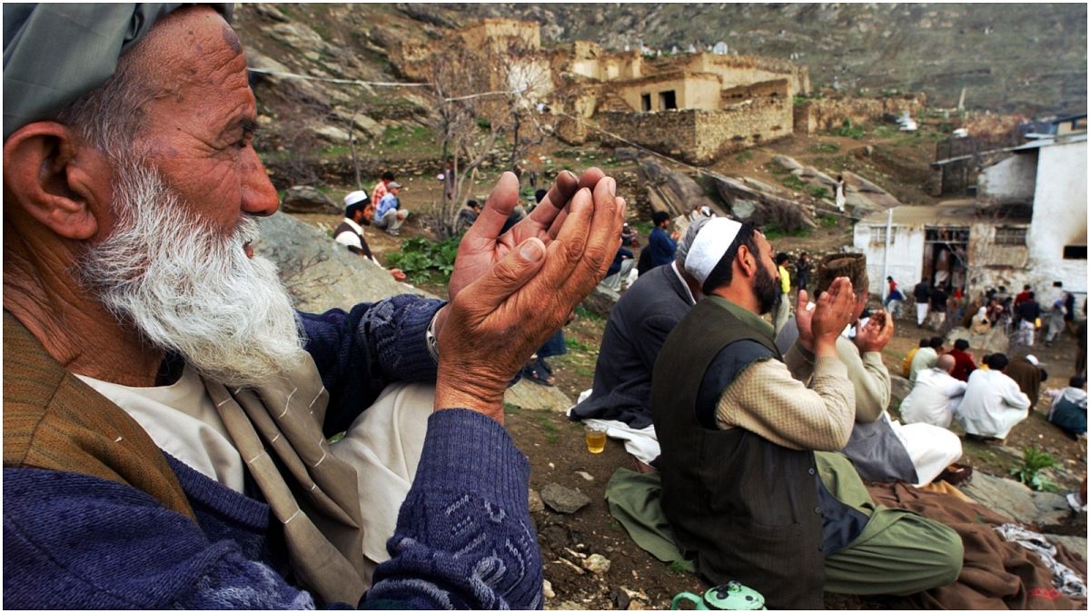 صورة أرشيفية لأفغانيين يحتفلون بذكرى المولد النبوي  في العاصمة الأفغانية كابول