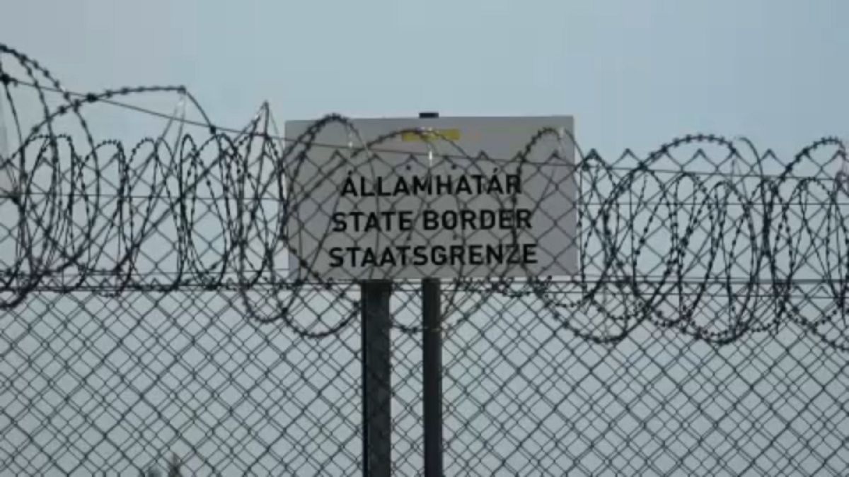 Венгрия усиливает охрану границ