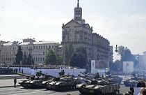 دبابات تسير على طول شارع كريشاتيك، خلال عرض عسكري للاحتفال بعيد الاستقلال في كييف، أوكرانيا، الثلاثاء 24 أغسطس 2021