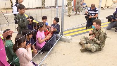 شاهد: قاعدة أمريكية في ألمانيا تحولت إلى مركز لاستقبال الأطفال الذين تم إجلاؤهم من أفغانستان