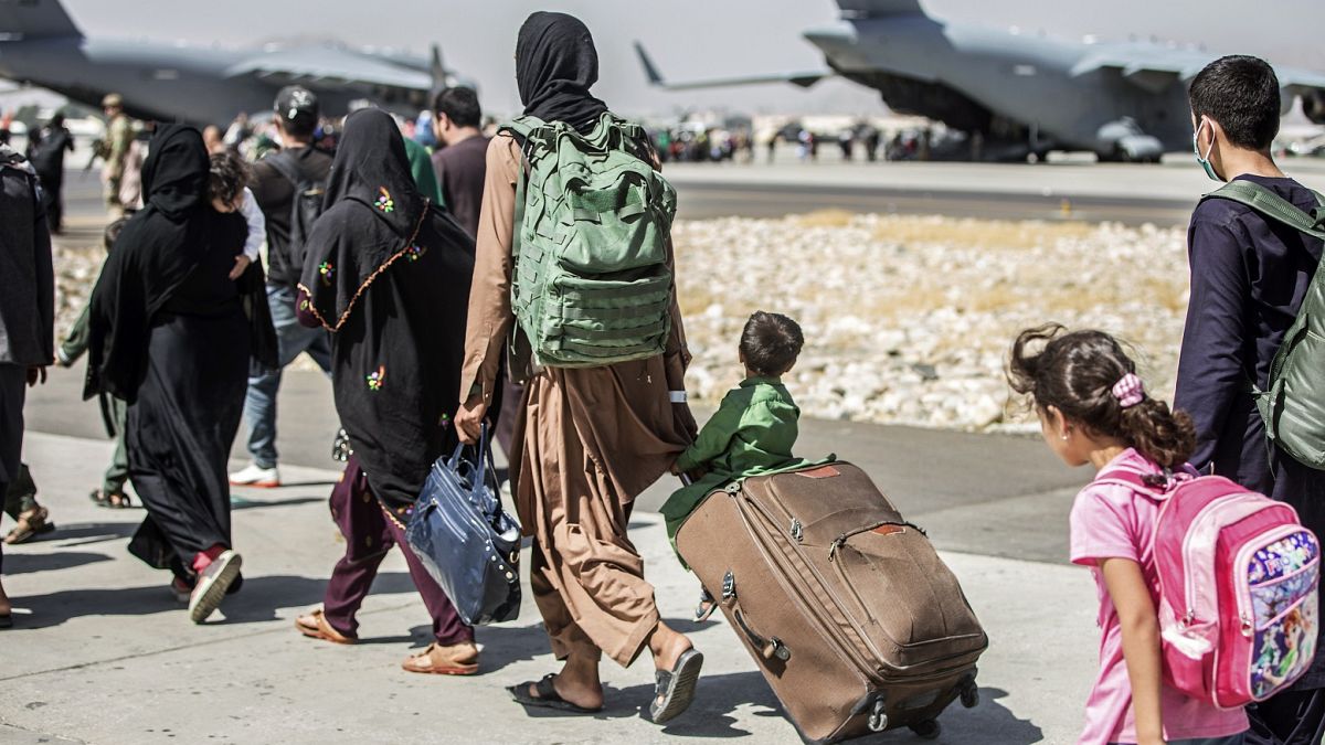 Miles de personas pendientes de evacuación en Afganistán
