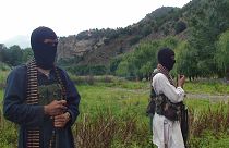Pakistan'ın Veziristan bölgesinde silahlı militanlar (arşiv)