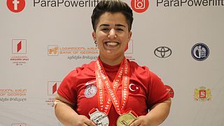 Besra Duman 55 kilo halterde bronz madalya kazandı