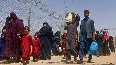 لاجئون أفغان إلى باكستان