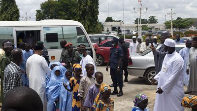 شاهد: إطلاق سراح 92 تلميذا بعد ثلاثة أشهر على اختطافهم بنيجيريا والأهالي باعوا منازلهم لدفع الفدية