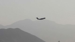 Самолёт, вылетающий из аэропорта Кабула