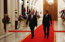 Le président irakien Barham Salih accueille le président français, au Palais présidentiel, ce samedi 28 aoît