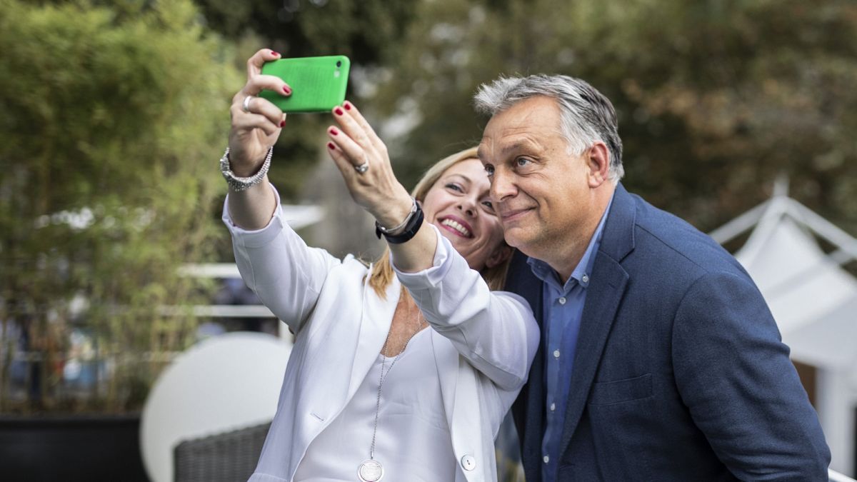 2019-es felvétel: Orbán Viktor és Giorgia Meloni az Olasz Testvérek (FdI) párttalálkozóján Rómában