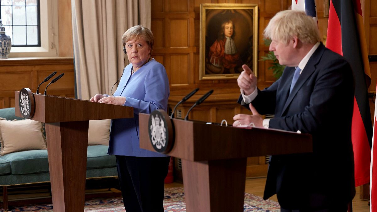 Boris Johnson ve Angela Merkel 