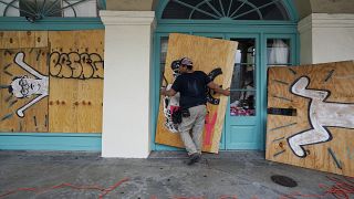 شاهد: الساحل الجنوبي الأمريكي يستعد لوصول الإعصار إيدا "الشديد الخطورة"
