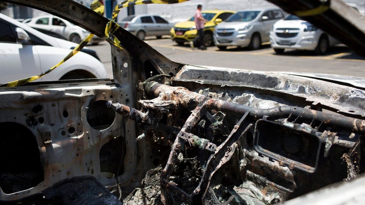 بقایای به جا مانده از خودروی حامل جسد سفیر سابق یونان در برزیل