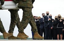Joe Biden homenageia soldados que perderam a vida no ataque do aeroporto de Cabul