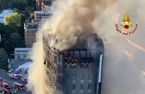 Un espectacular incendio devora un edificio de 20 pisos en Italia sin causar heridos