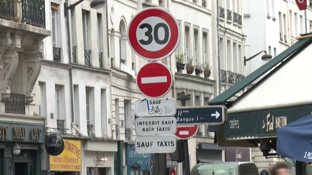 Париж замедлился до 30 км/ч